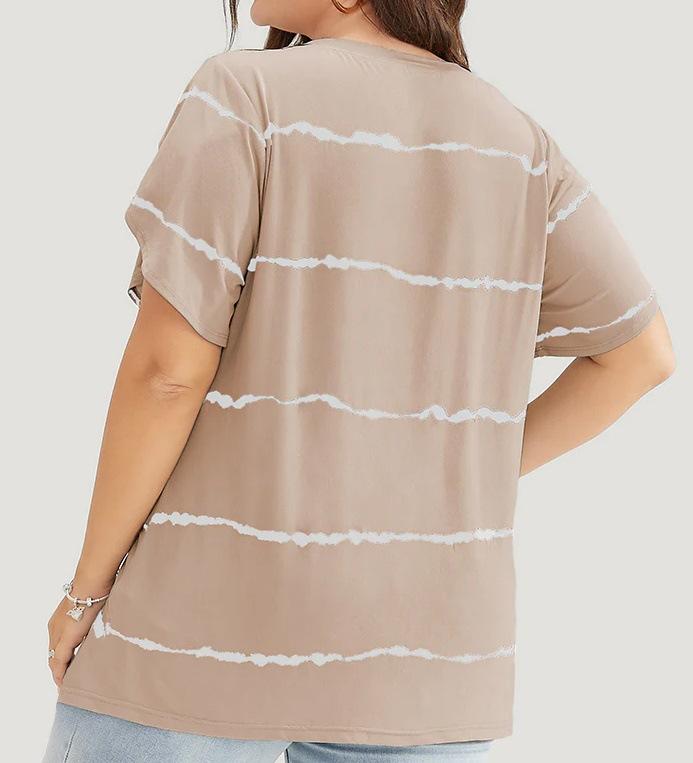 Camiseta feminina listrada de manga curta com decote em V plus size